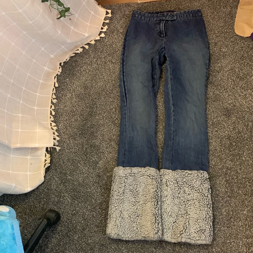 i’m selling my VINTAGE baggy jeans .